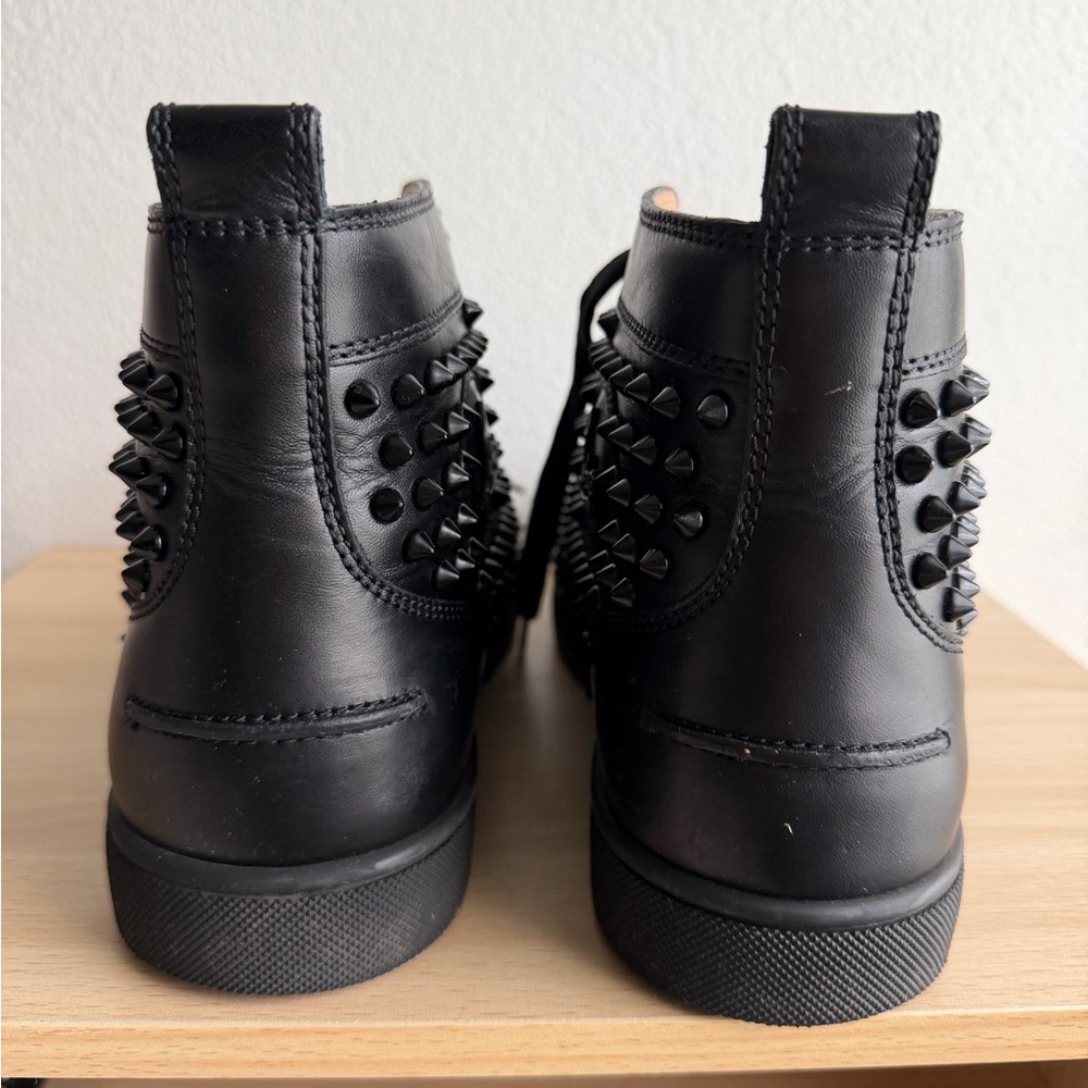 Christian Louboutine - Picture 5 of 9